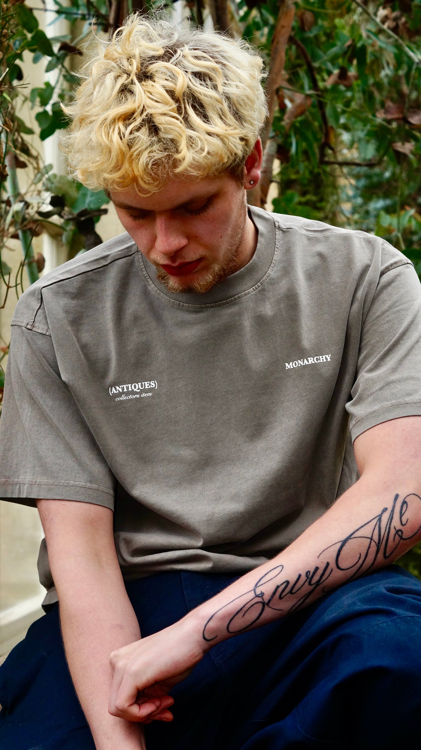 ANTIQUES T-SHIRT